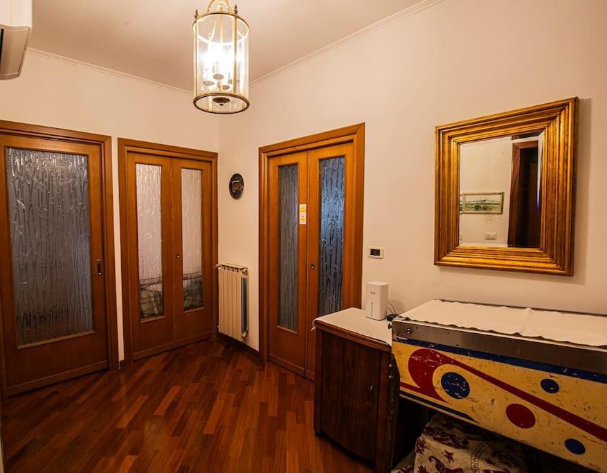Dimora Al Colosseo, 2 Bedrooms Rome Bagian luar foto